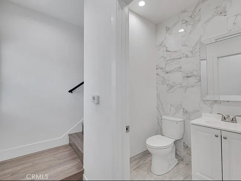 6744 Radford Ave — Photo 18