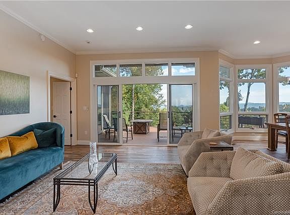 3rd image of 404 Hardwood Summit Dr