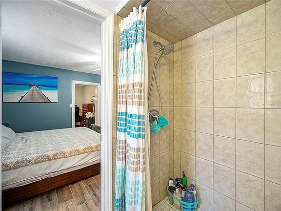 4th image of 213 Manor Blvd