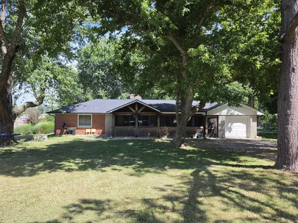 200 N Maple Street, Mansfield, MO 65704