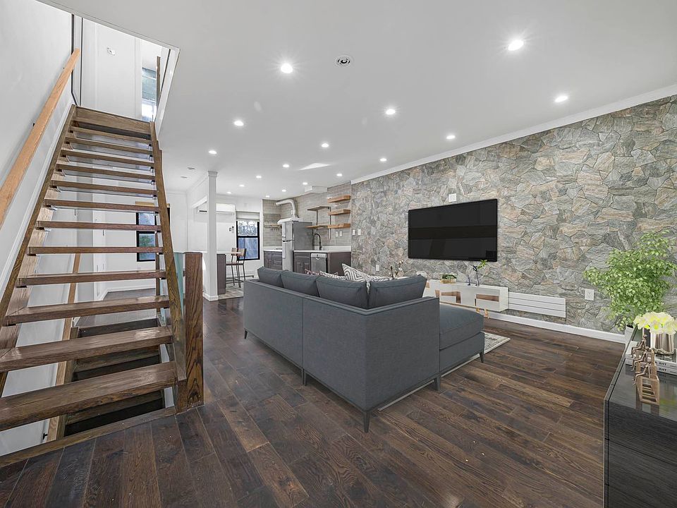 1st image of 126 11th St #1
