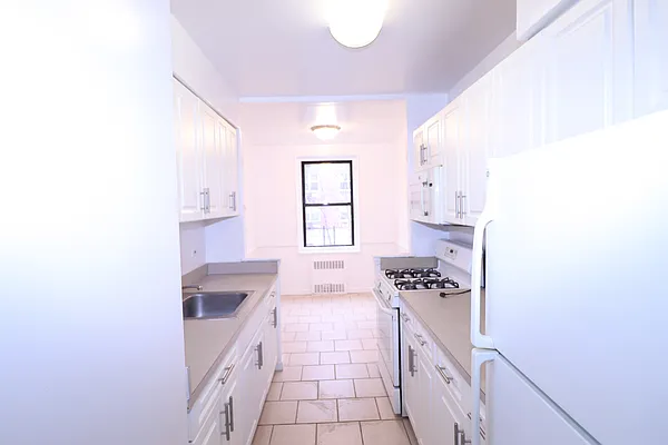 Rented by Kian Realty | media 6