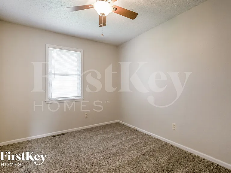 606 NE Park Cir — Photo 12