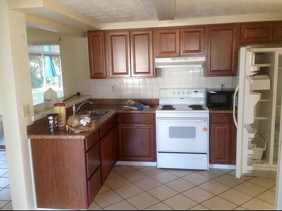 4th image of 3536 Eisenhower Dr