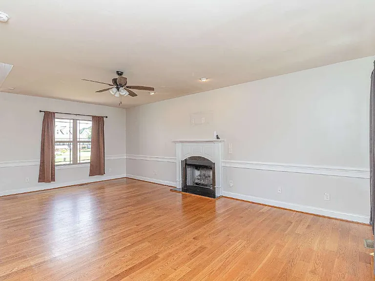 303 Glenn Laurel Dr — Photo 8