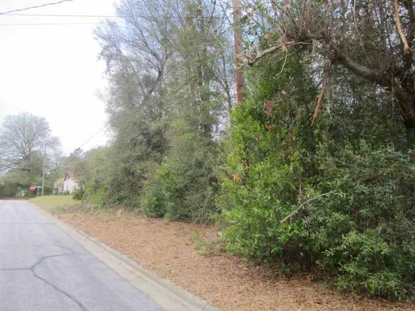 330 S Stephens St, Southern Pines, NC 28387