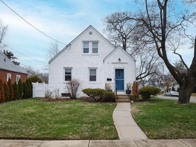 76 Moore Street, New Hyde Park, NY, 11040