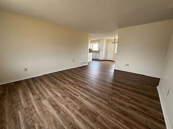 3rd image of 882 Presidio Dr