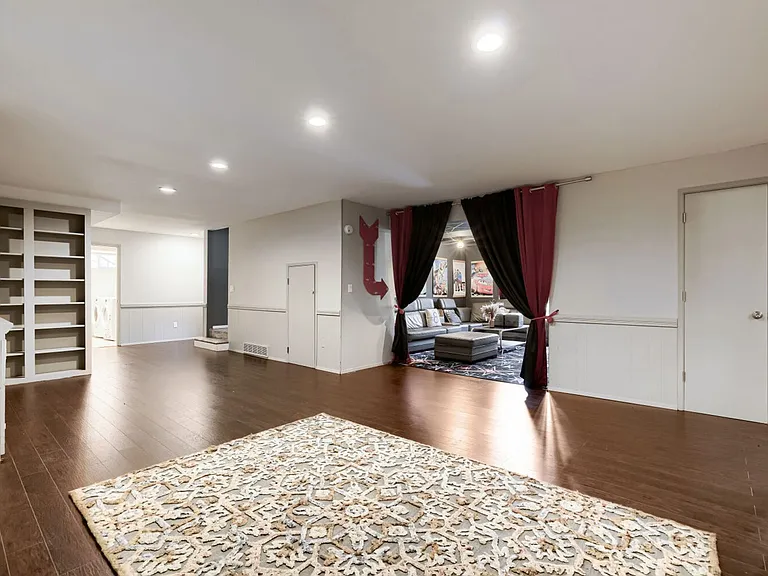 24714 SE Mirrormont Way — Photo 18