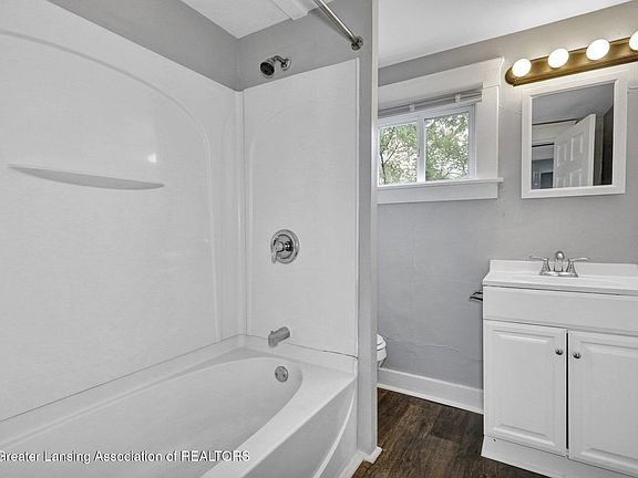 5th image of 1522 Bailey St