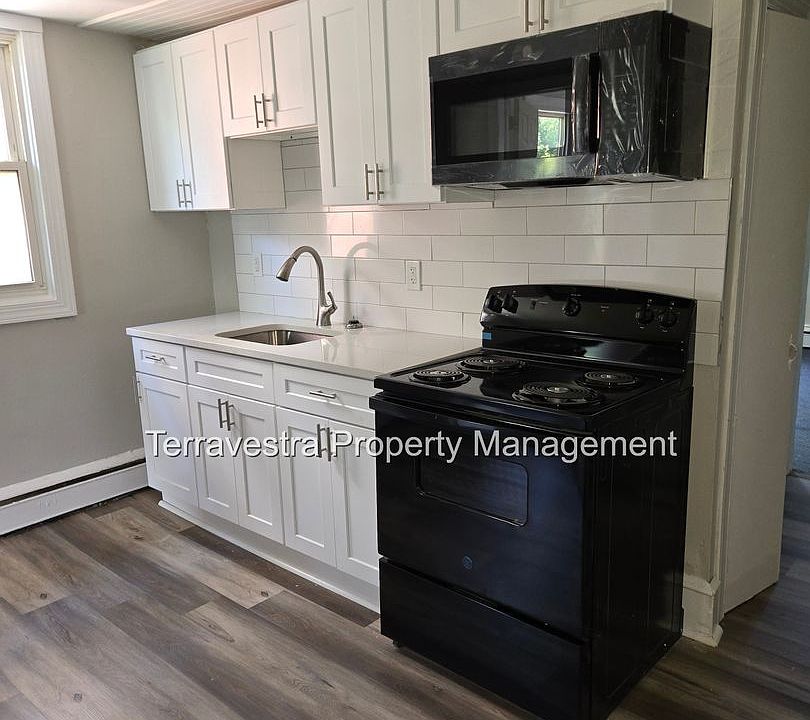 1st image of 223 N 2nd St APT 4