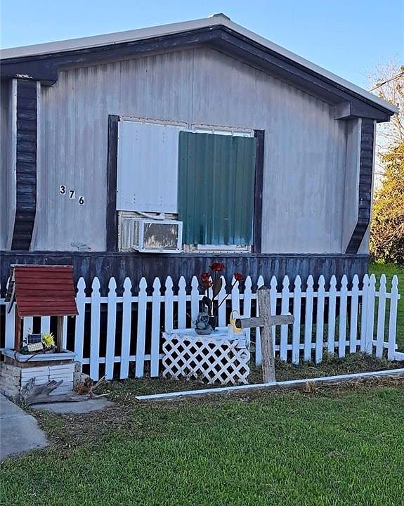 1st image of 376 Comeaux Dr