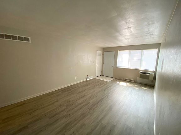 2nd image of 249 E Oak Cliff Ct #2