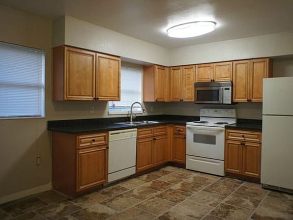 3rd image of 4605 Pompano Dr