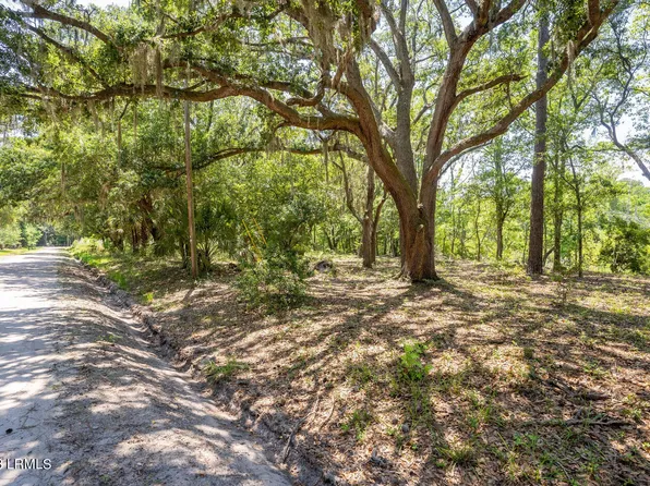 19 Sea Pines Dr, Saint Helena Island, SC 29920