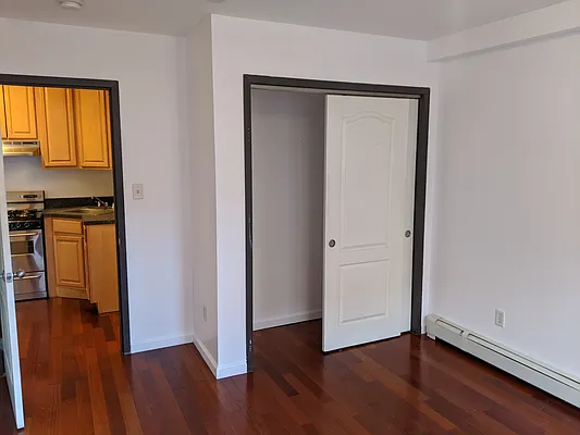 Rented by Cezanne Outlet LLC | media 5