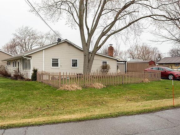 3rd image of 141 Larkmont Dr