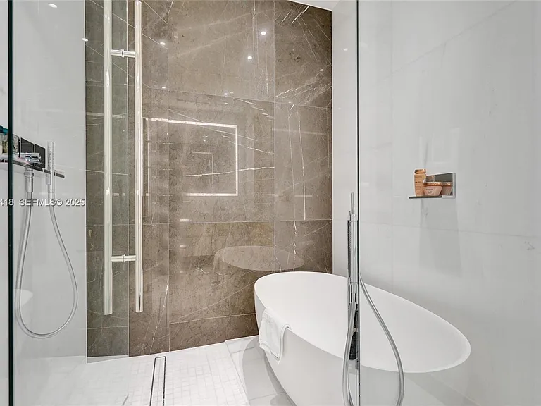 300 Biscayne Blvd #2305W — Photo 37