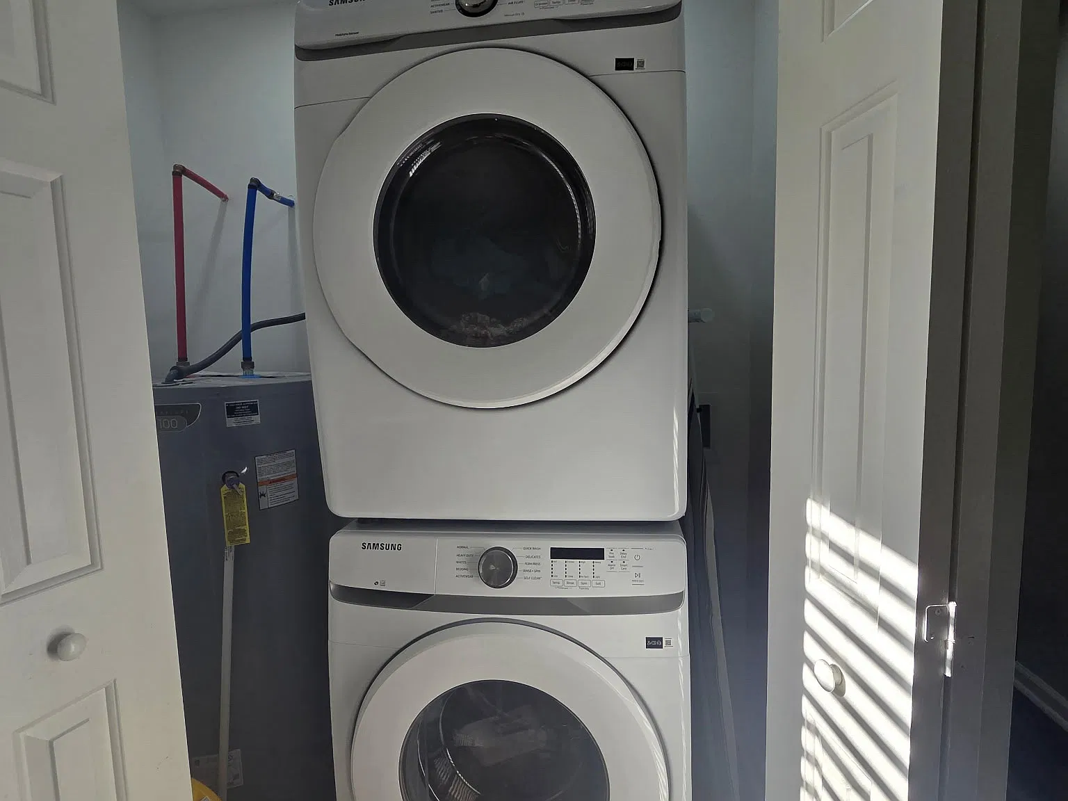 3 bed, 1057 sqft, $2,000 — Photo 2