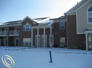 28208 S Pointe Ln, Chesterfield, MI 48051