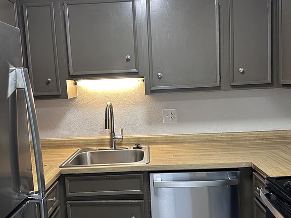 4th image of 885 NE Sunset St APT 19