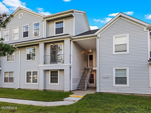 3rd image of 1717 Waters Edge Drive