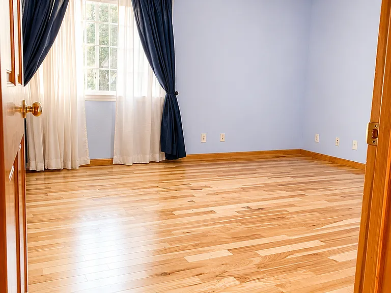 1041 Parkinson Ct — Photo 3
