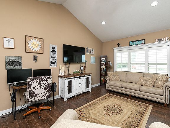 5th image of 8424 NE 56th St