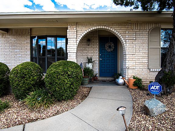 3rd image of 6820 Toluca Dr