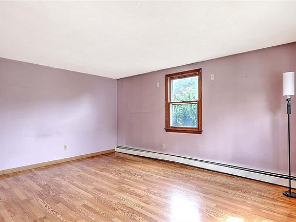 5th image of 104 Stanton Ave