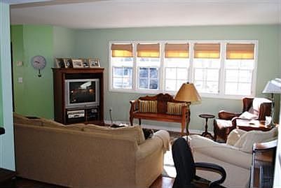 5th image of 21179 Stratford Ave