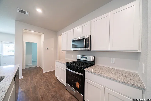 5 bed, 3.0 bath, 2498 sqft, $2,600 — Photo 3