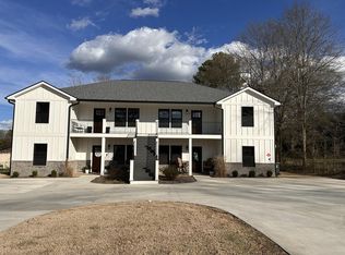 250 N Forest Ave #D, Hartwell, GA 30643