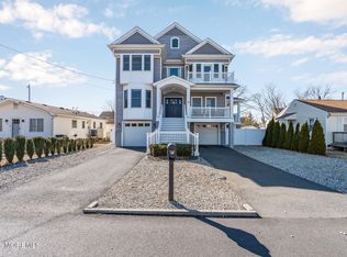 42 Harbor View Lane, Toms River, NJ 08753