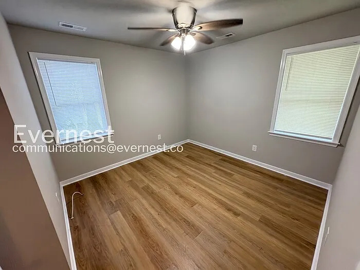 15801 Meridian Ave — Photo 10