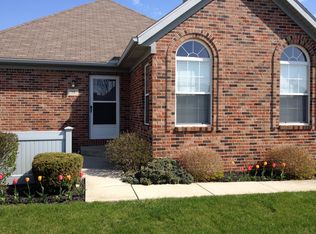 38 Foxgate Cir E, Bowling Green, OH 43402