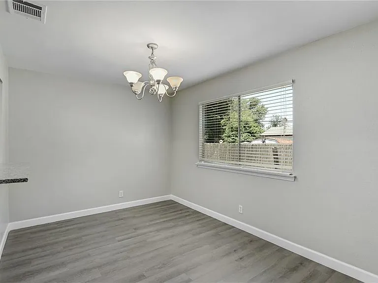 906 Cactus Dr — Photo 7