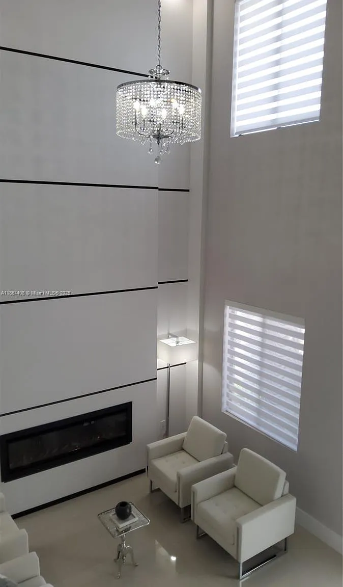 5 bed, 4205 sqft, $8,500 — Photo 3