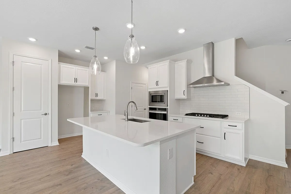 Gorgeous Brand New 3/2.5/2 Townhouse In Bexley — Photo 3