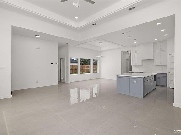4th image of 614 Sonny Dr