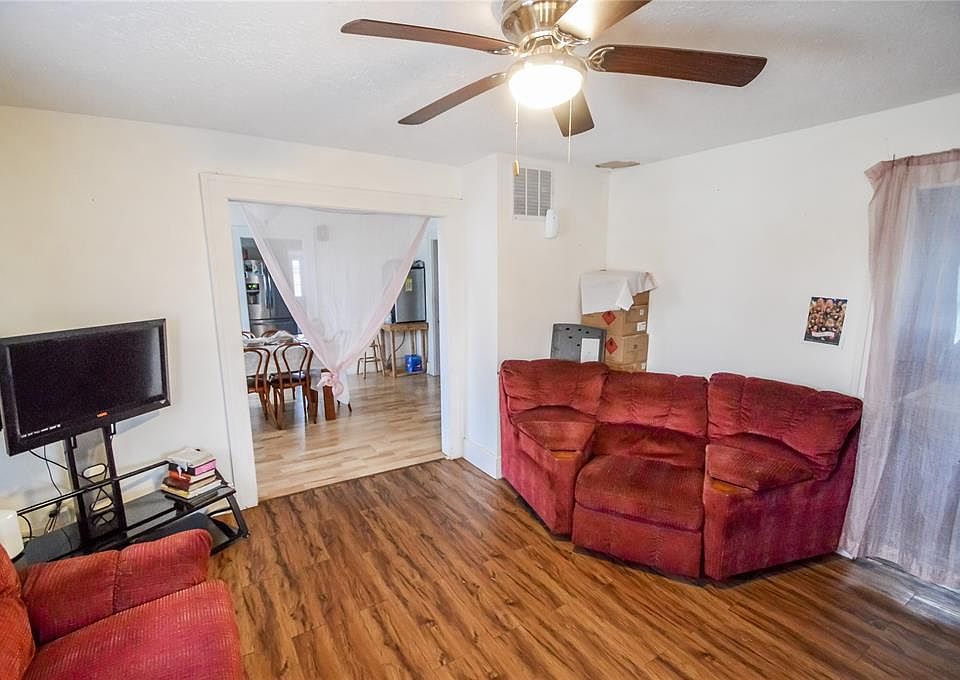 1202 Shelby St, Shelbyville, IN 46176 Zillow