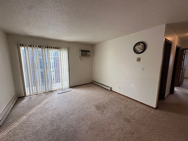 1502 E Gateway Cir S — Photo 1