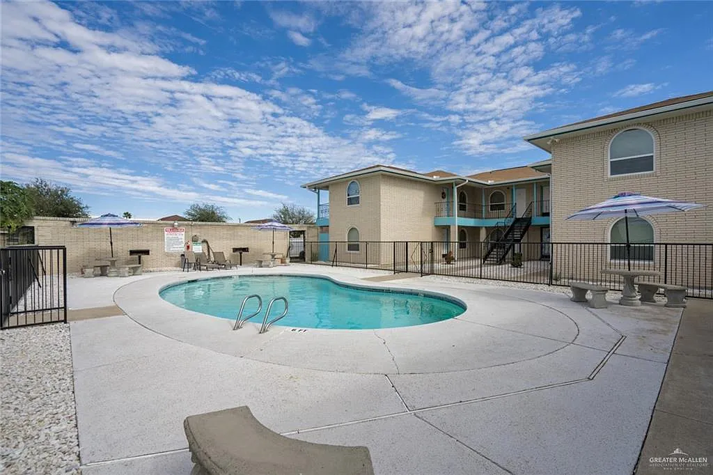2 bed, 950 sqft, $850 — Photo 1