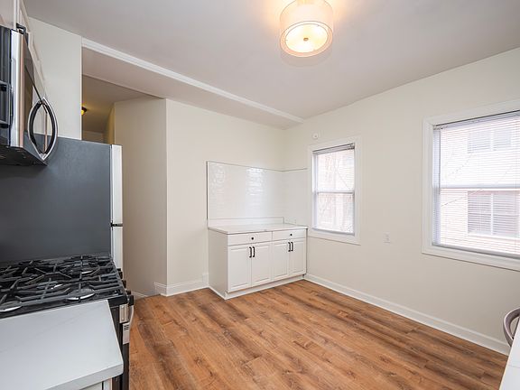 2nd image of 1437 N Wicker Park Ave APT 2