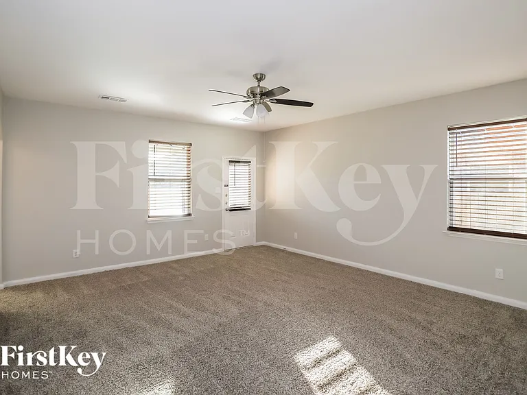 2205 Old Harbor Way — Photo 4