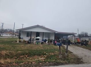 203 E Myrtle St, Aurora, MO 65605