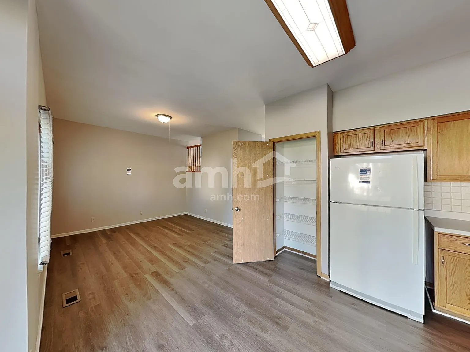2 bed, 2.5 bath, 1382 sqft, $2,550 — Photo 3