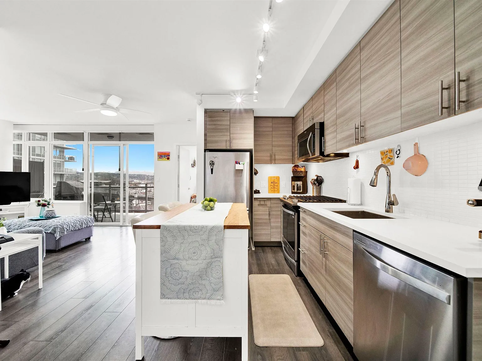 2 bed, 853 sqft, $2,925 — Photo 3