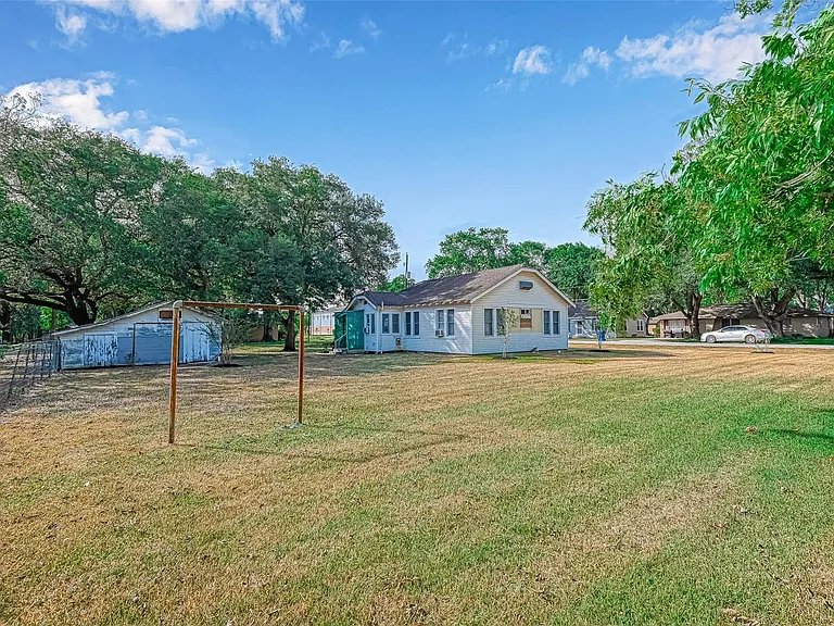 9314 Church St — Photo 31