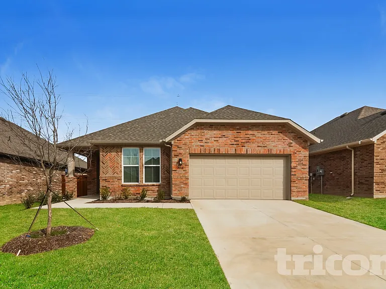8208 Brookhaven Dr — Photo 1